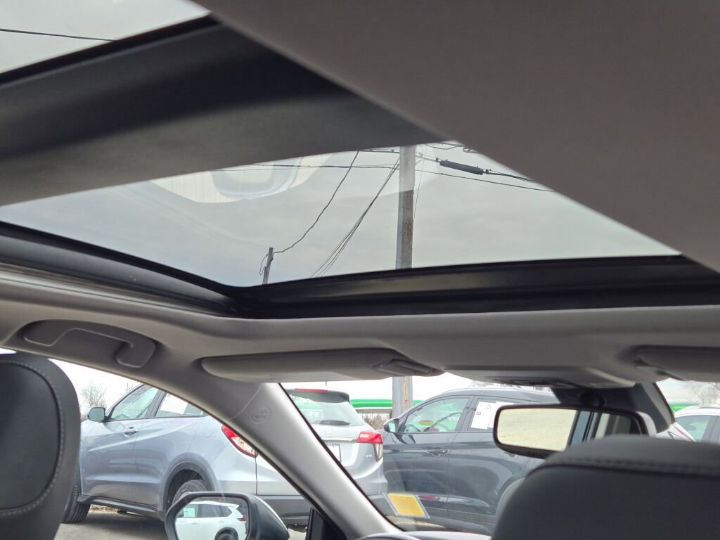 Used 2023 Toyota Camry XSE image 11