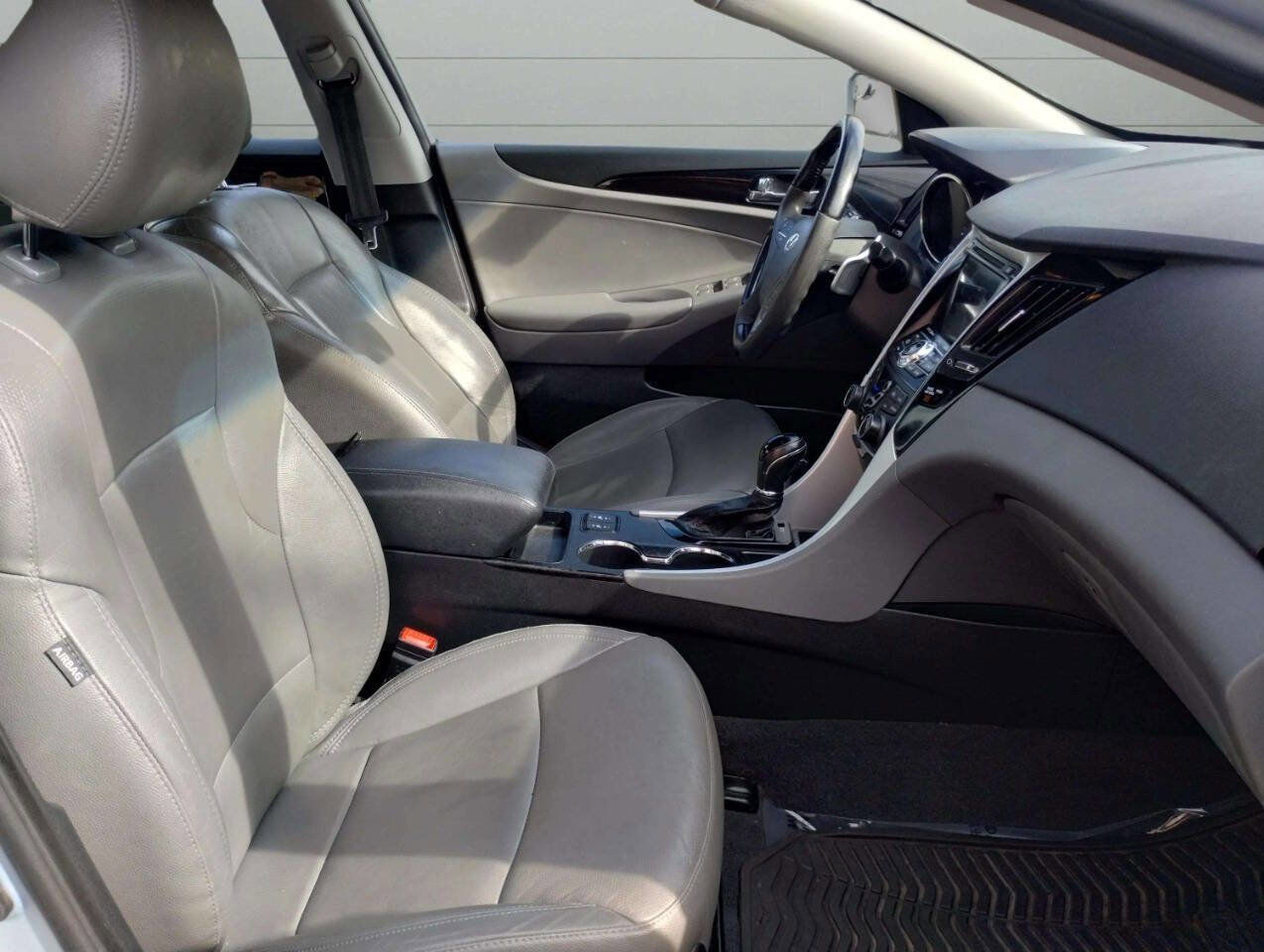 Used 2012 Hyundai Sonata Limited w/ Navigation Pkg image 21