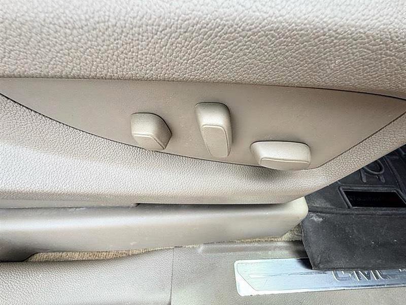 Used 2018 GMC Yukon SLT w/ Premium Edition image 31