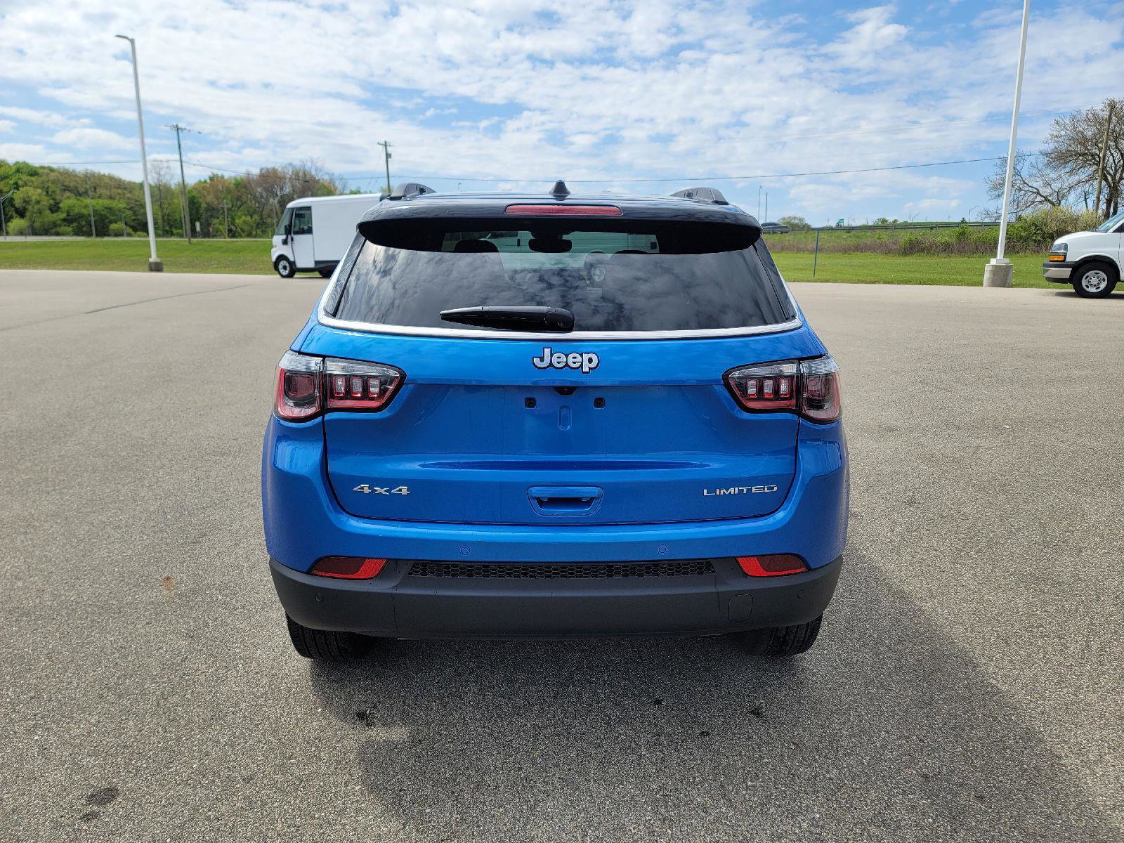 Used 2025 Jeep Compass Limited AWD/4WD image 4