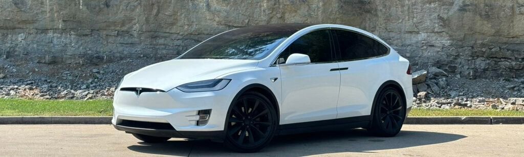 Used 2020 Tesla Model X image 1