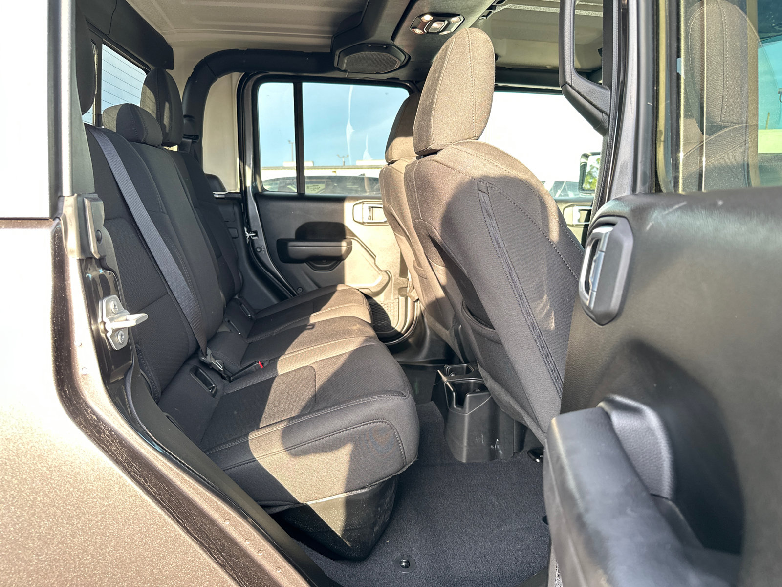 Used 2023 Jeep Gladiator Sport AWD/4WD image 16