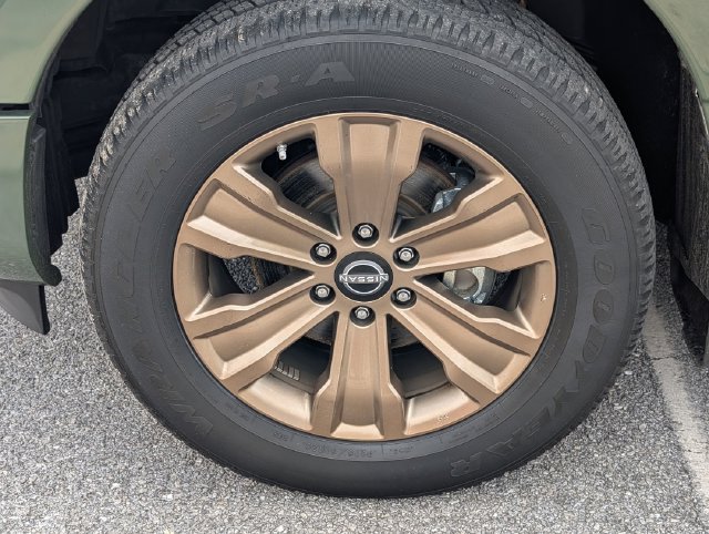 Used 2024 Nissan Titan SV w/ SV Bronze Edition Package AWD/4WD image 11