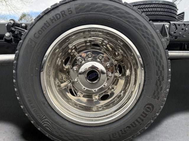 New 2026 Ford F550 4x4 Crew Cab image 7