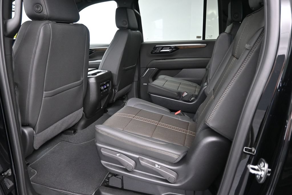 New 2026 Chevrolet Suburban High Country AWD/4WD image 14