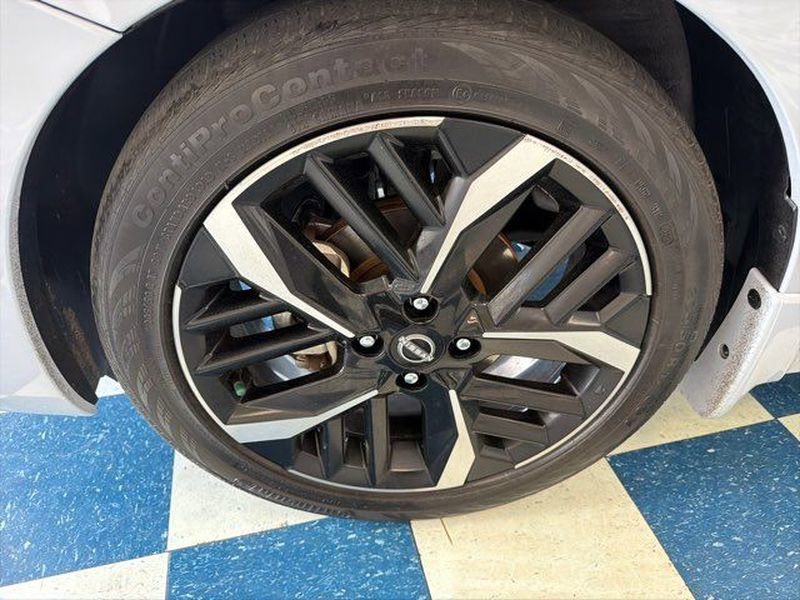 Used 2024 Nissan Versa SR w/ Trunk Package image 20