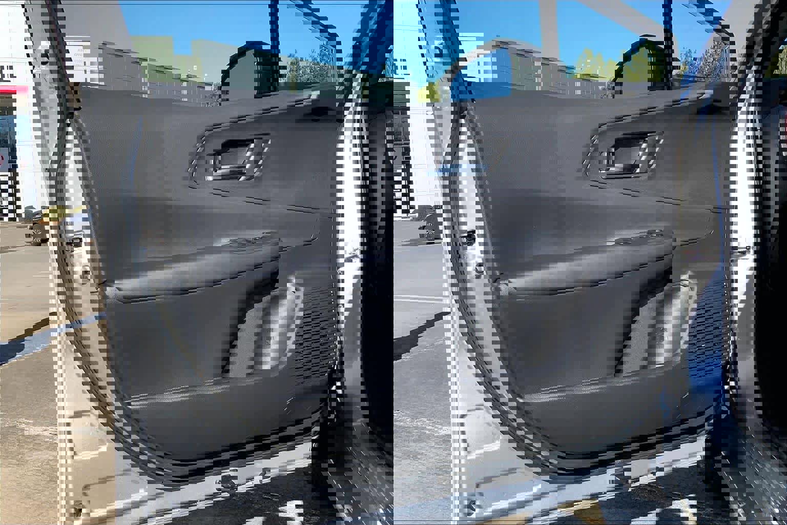 Used 2025 Toyota Prius Plug-In Hybrid image 21