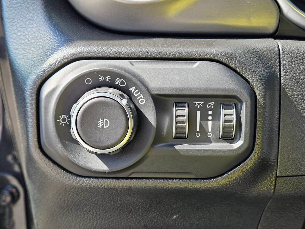 Used 2022 Jeep Wrangler Unlimited Sport AWD/4WD image 22