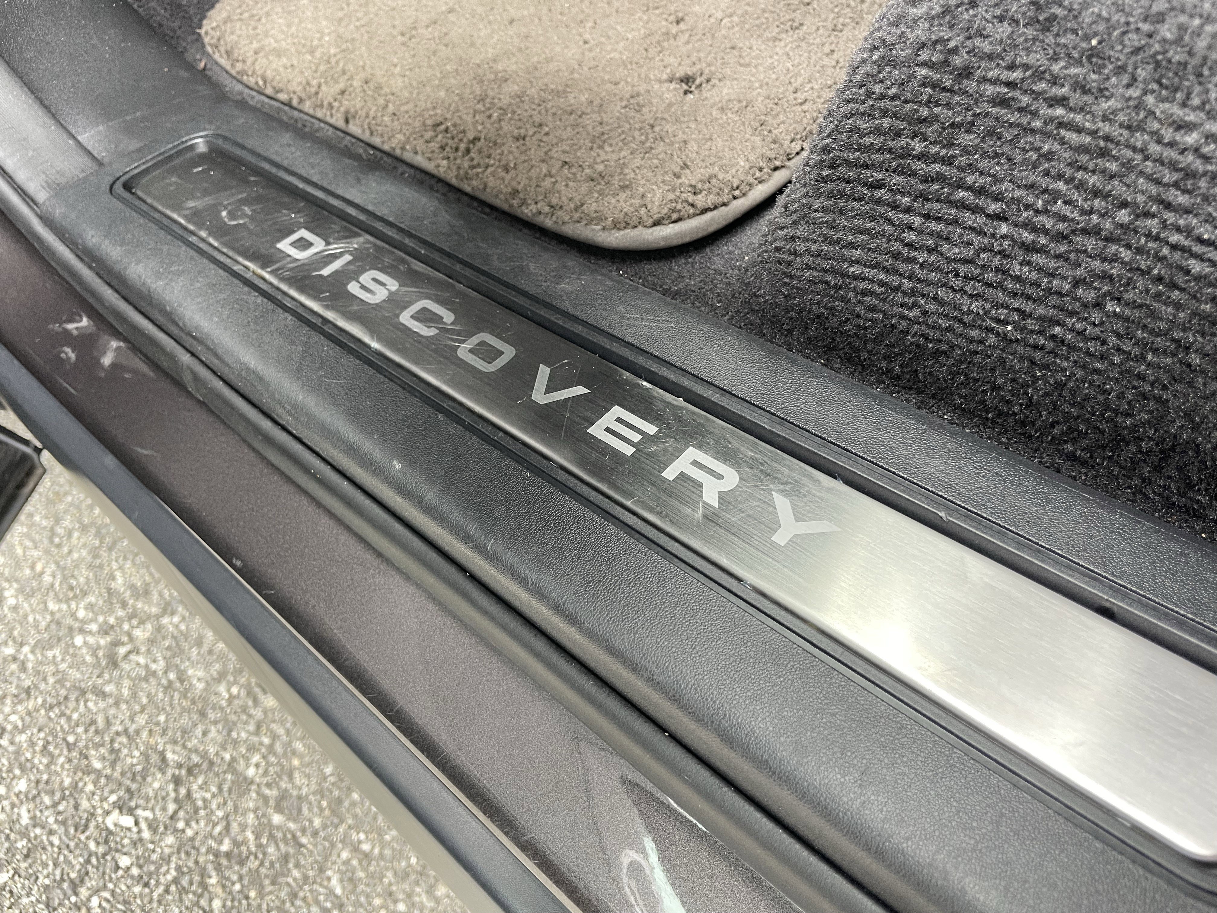 Certified 2024 Land Rover Discovery Dynamic SE image 43