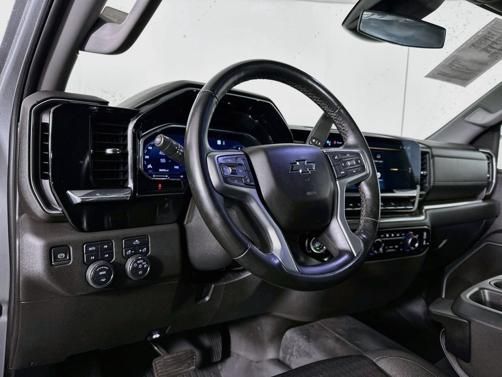 Used 2023 Chevrolet Silverado 1500 RST w/ Z71 Off-Road Package AWD/4WD image 10