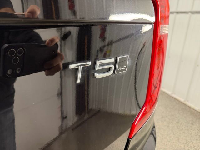 Used 2018 Volvo XC90 T5 Momentum w/ Convenience Package image 31
