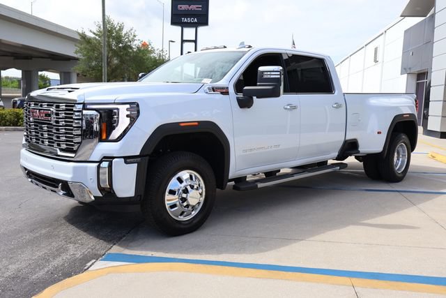 New 2026 GMC Sierra 3500 Denali w/ Denali Reserve Package AWD/4WD image 3