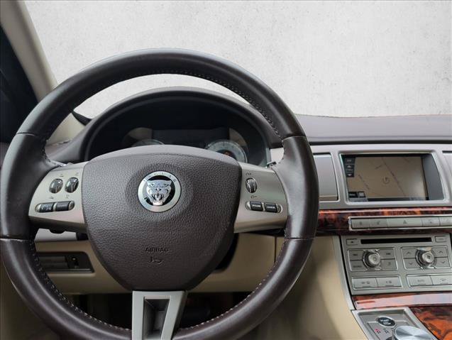 Used 2010 Jaguar XF Premium RWD image 16