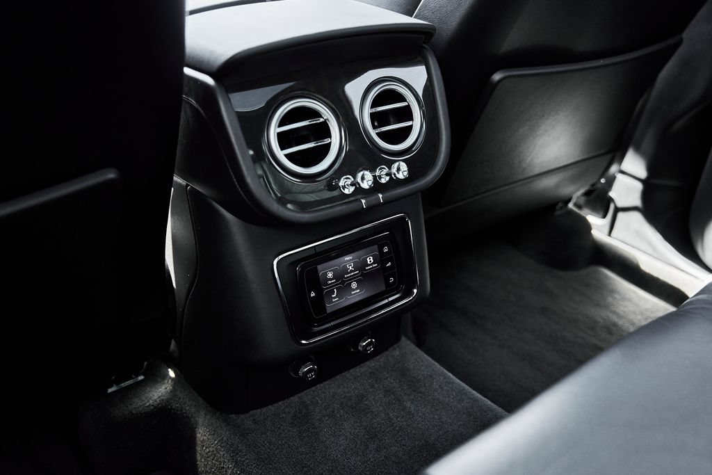 Used 2017 Bentley Bentayga AWD/4WD image 47