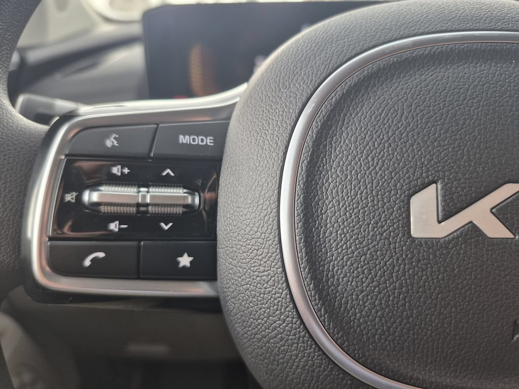 New 2026 Kia Carnival LX FWD image 18