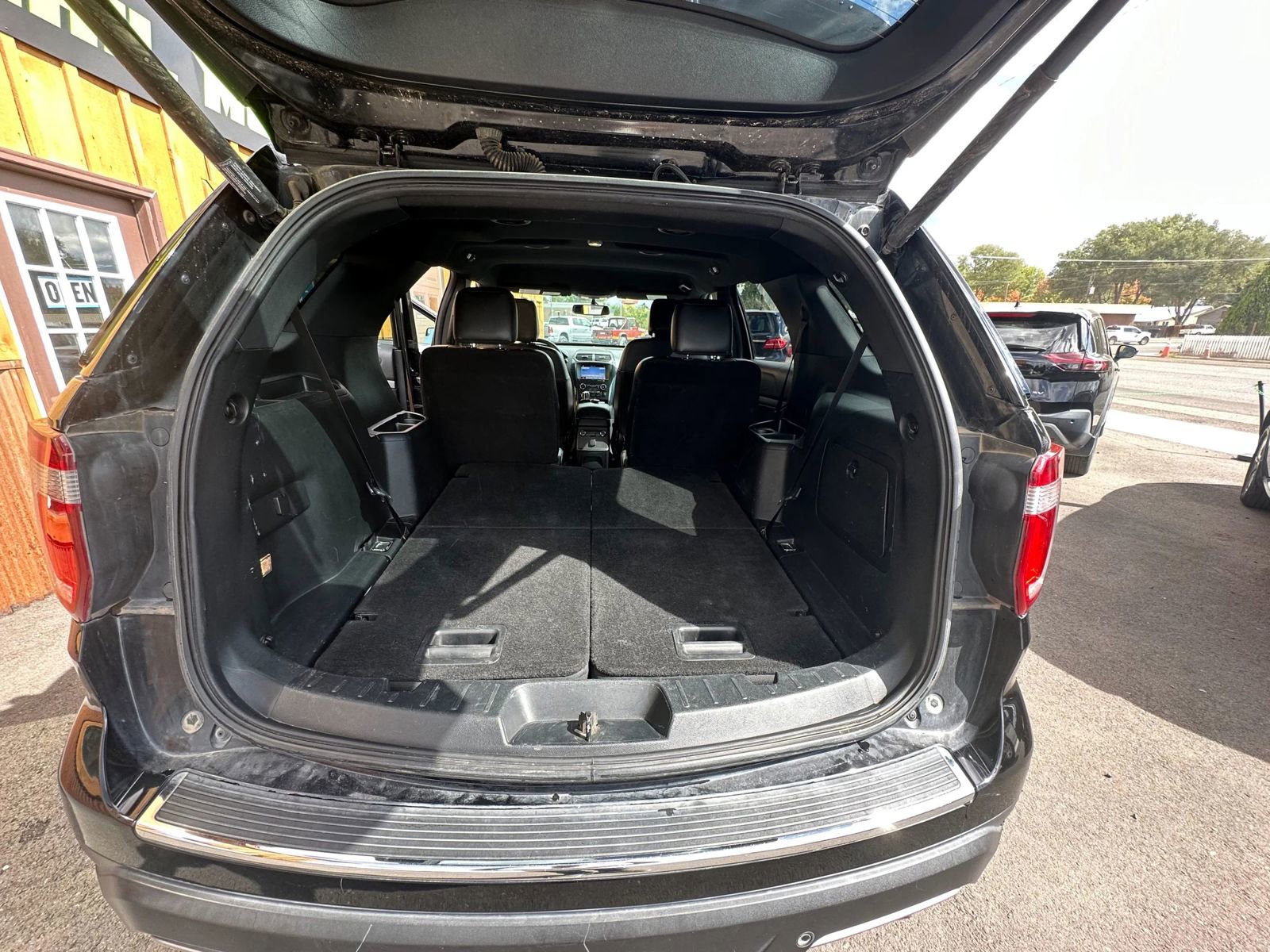 Used 2018 Ford Explorer XLT w/ Equipment Group 202A image 20