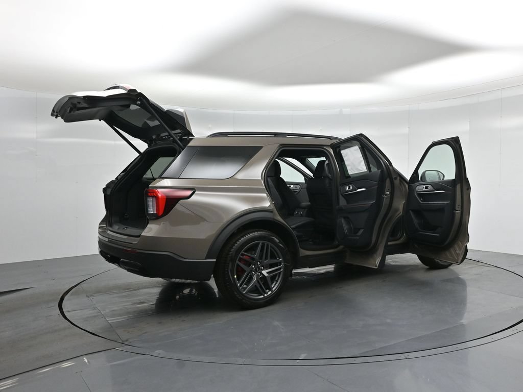 New 2026 Ford Explorer ST-Line w/ ST-Line Street Pack RWD image 5