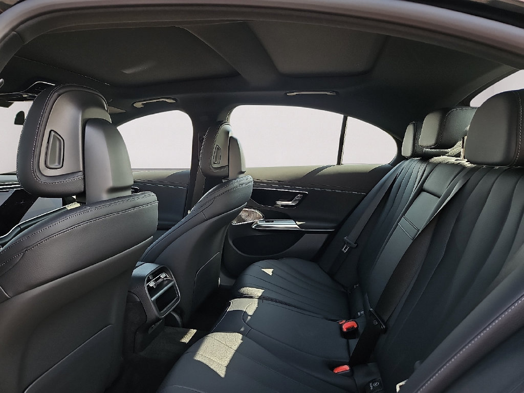 Used 2025 Mercedes-Benz E 350 Sedan image 15