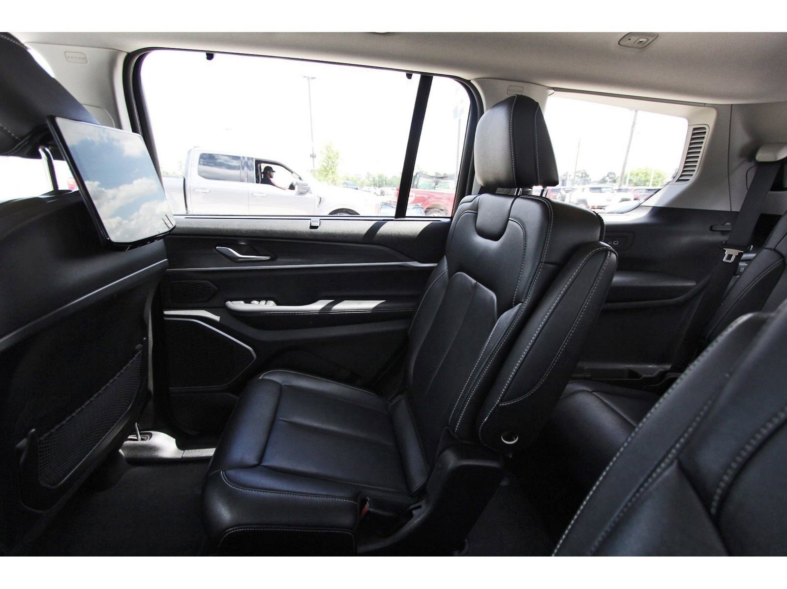 Used 2023 Jeep Grand Cherokee L Limited w/ Luxury Tech Group II image 13