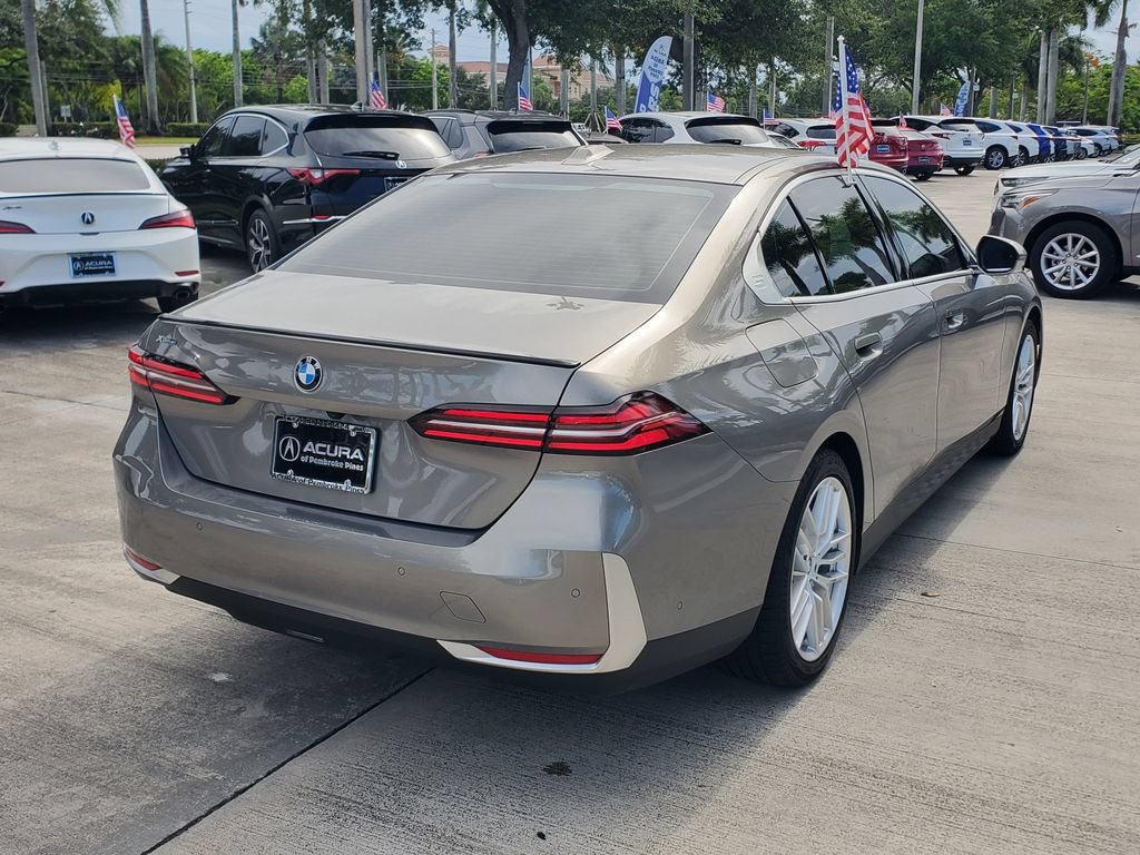 Used 2024 BMW 530i xDrive w/ Premium Package AWD/4WD image 7