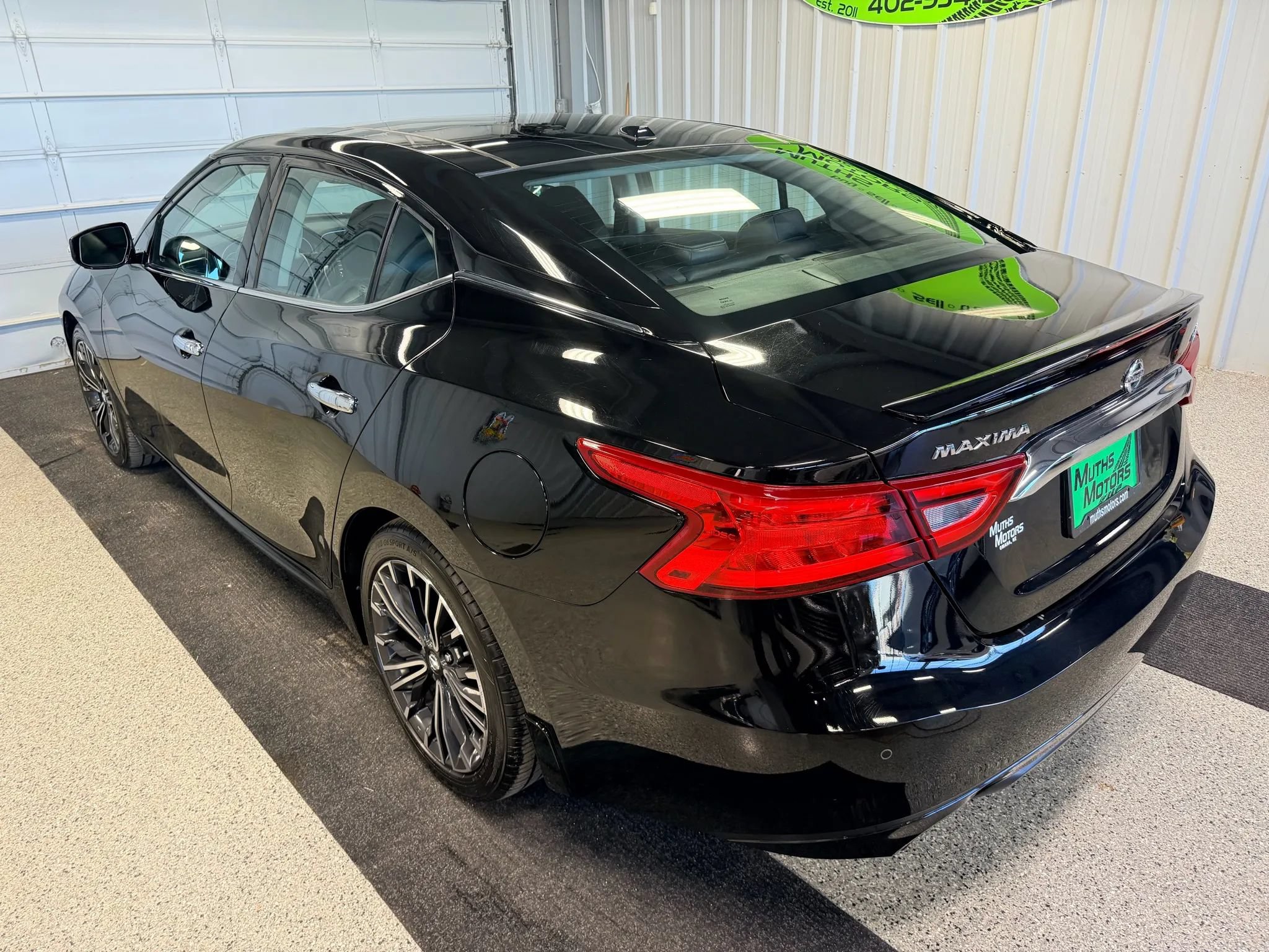 Used 2017 Nissan Maxima Platinum w/ Medallion Package FWD image 4