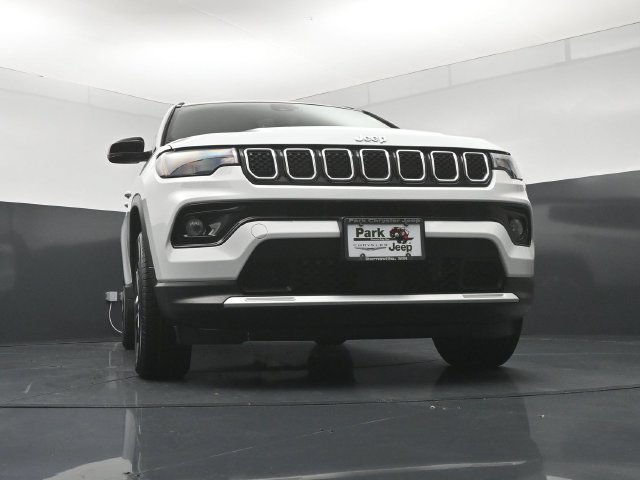 Used 2023 Jeep Compass Limited AWD/4WD image 19