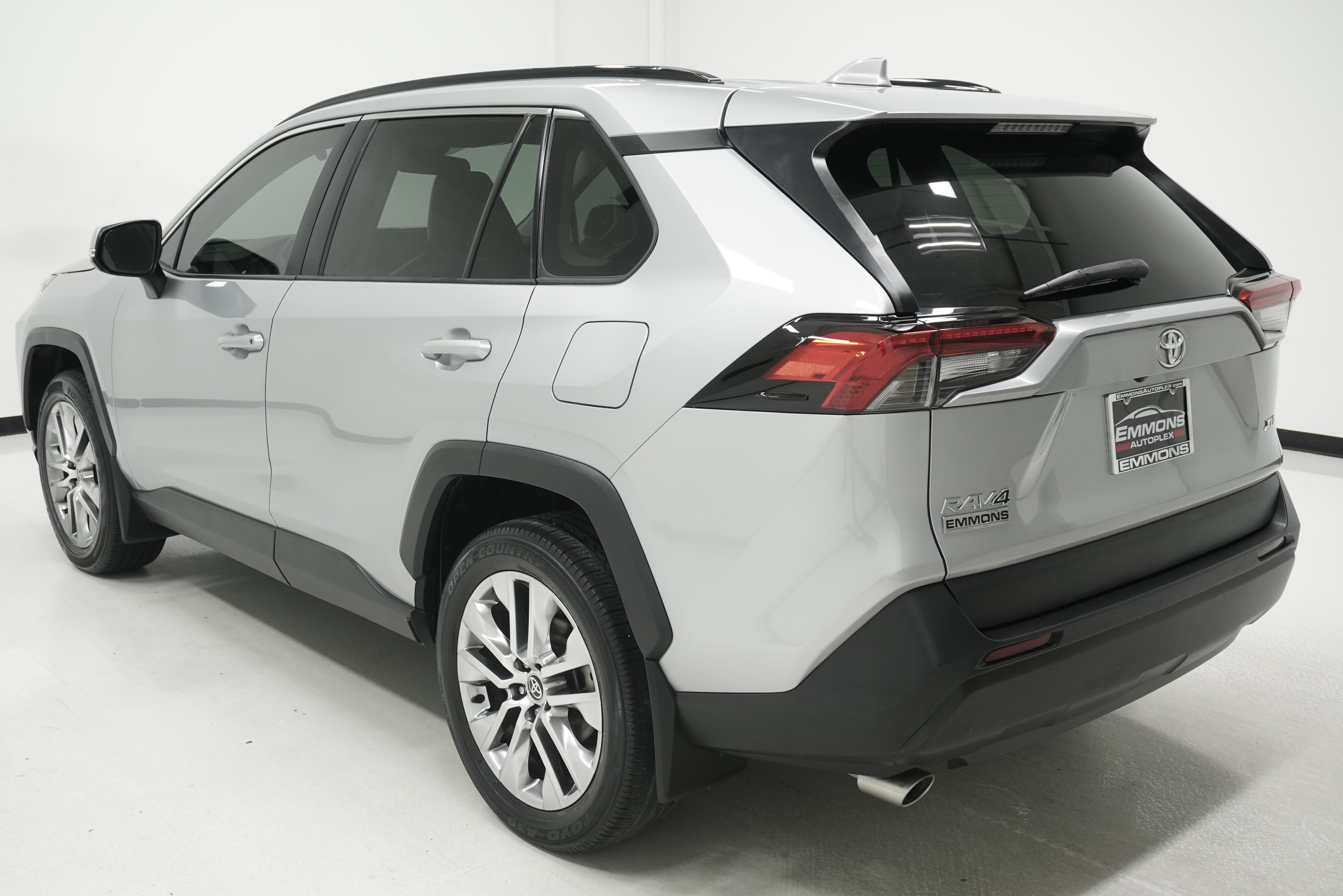 Used 2021 Toyota RAV4 XLE Premium FWD image 6