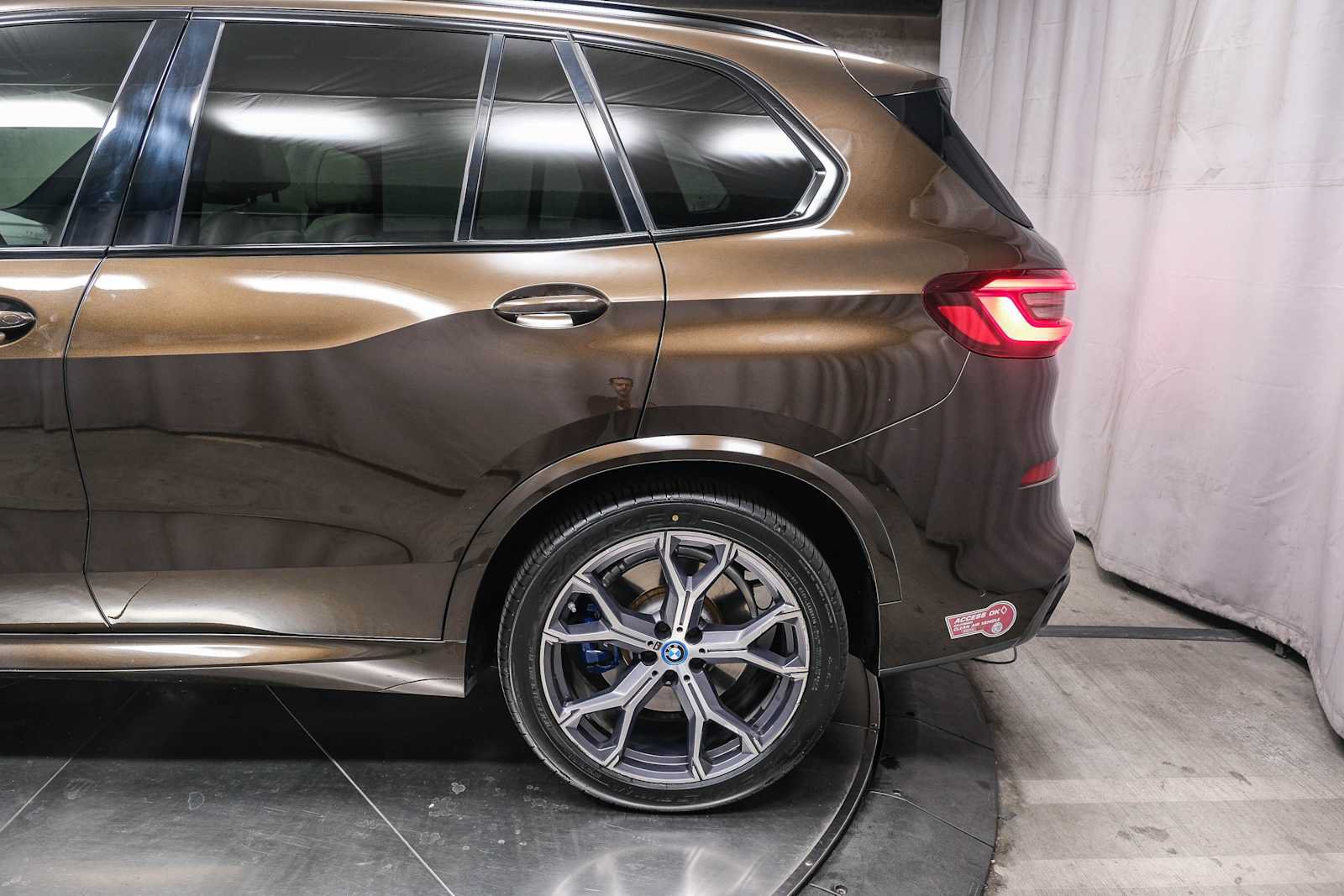 Used 2022 BMW X5 xDrive45e AWD/4WD image 8