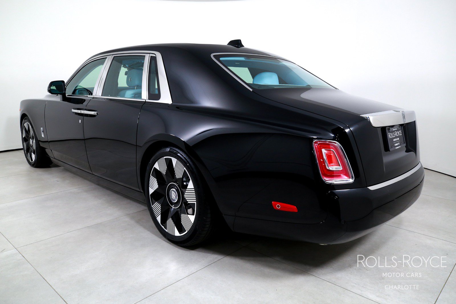 New 2027 Rolls-Royce Phantom Sedan RWD image 8