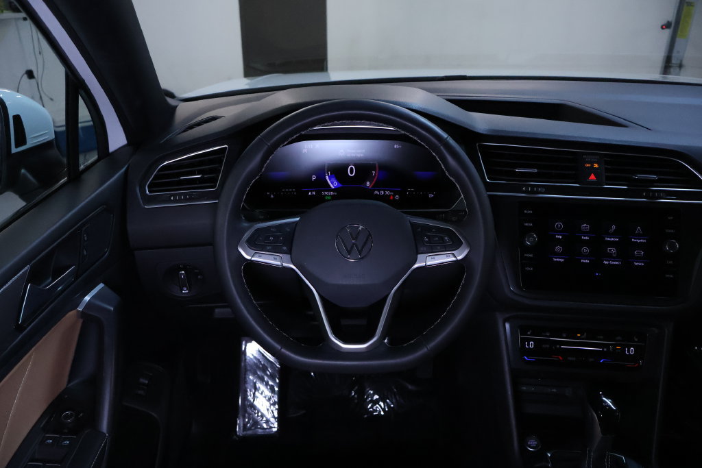 Used 2024 Volkswagen Tiguan SE w/ Panoramic Sunroof Package AWD/4WD image 19