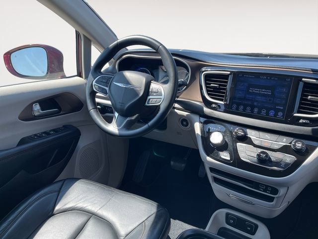 Used 2017 Chrysler Pacifica Touring-L w/ Tire & Wheel Group FWD image 10