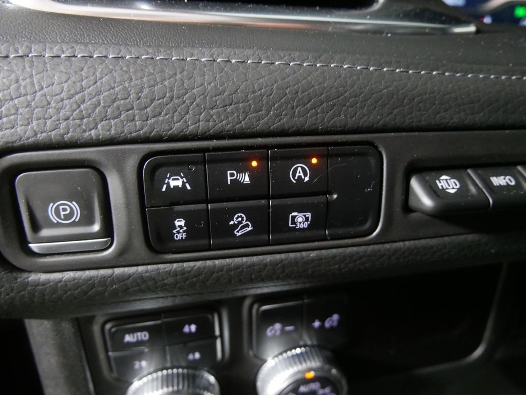 Used 2024 GMC Yukon XL Denali AWD/4WD image 19