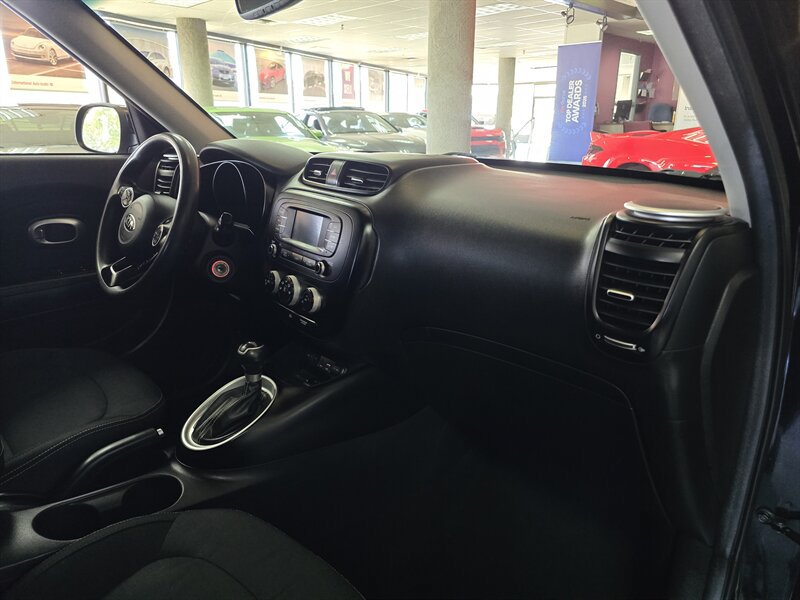 Used 2016 Kia Soul + FWD image 12