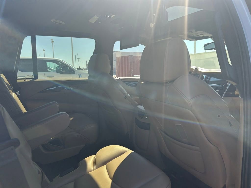 Used 2020 Cadillac Escalade Platinum image 11