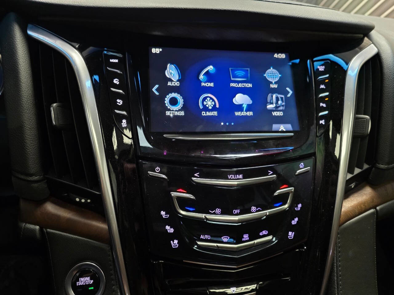 Used 2018 Cadillac Escalade ESV Luxury AWD/4WD image 30
