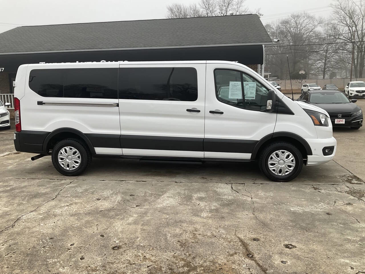 Used 2023 Ford Transit 350 XLT image 2