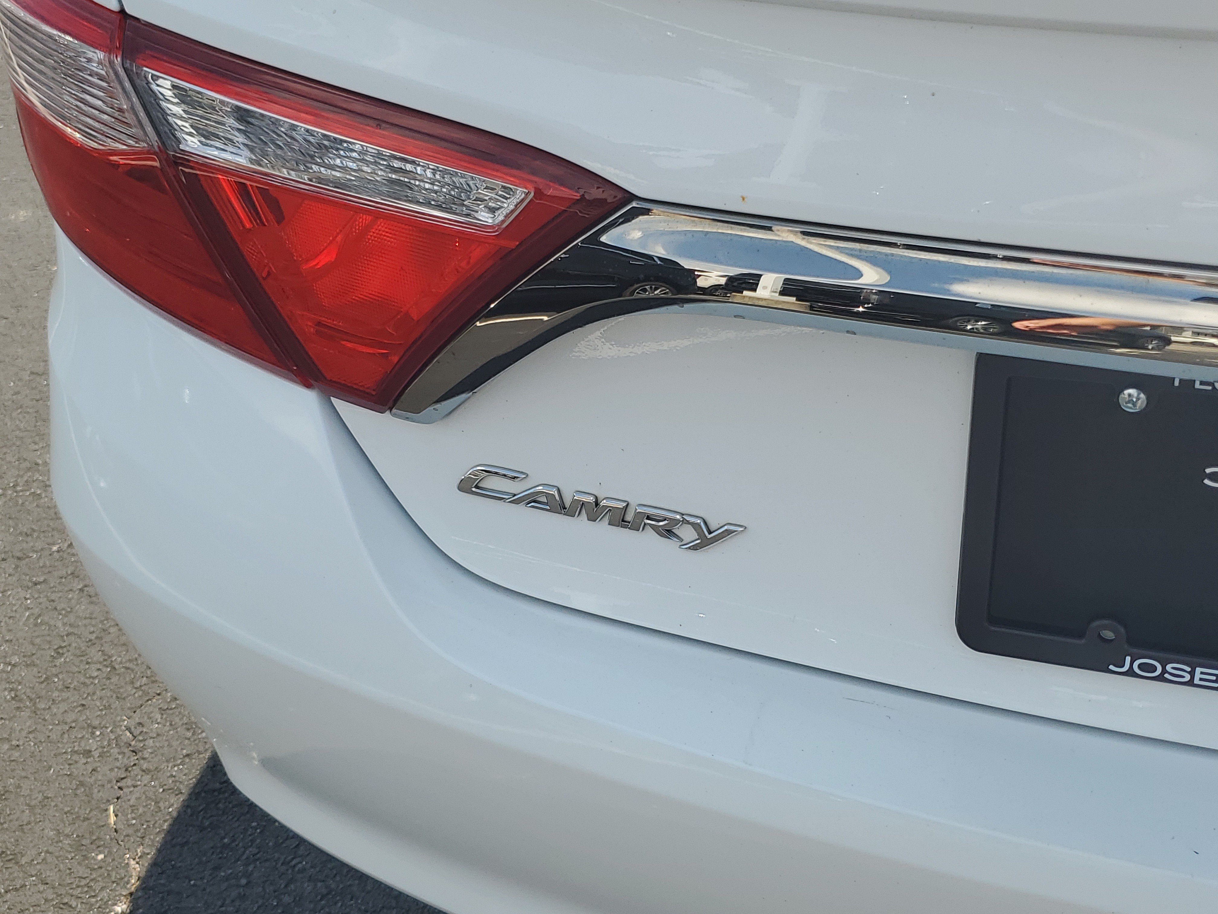 Used 2015 Toyota Camry SE w/ Moonroof Package FWD image 7