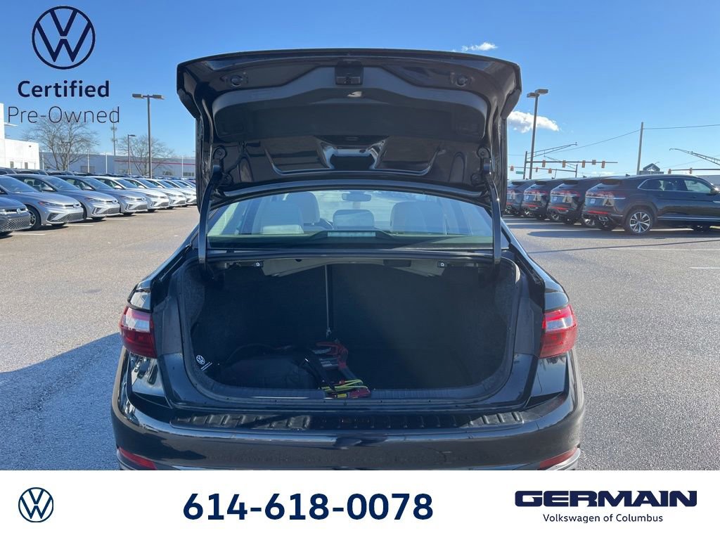 Used 2024 Volkswagen Jetta SE image 14