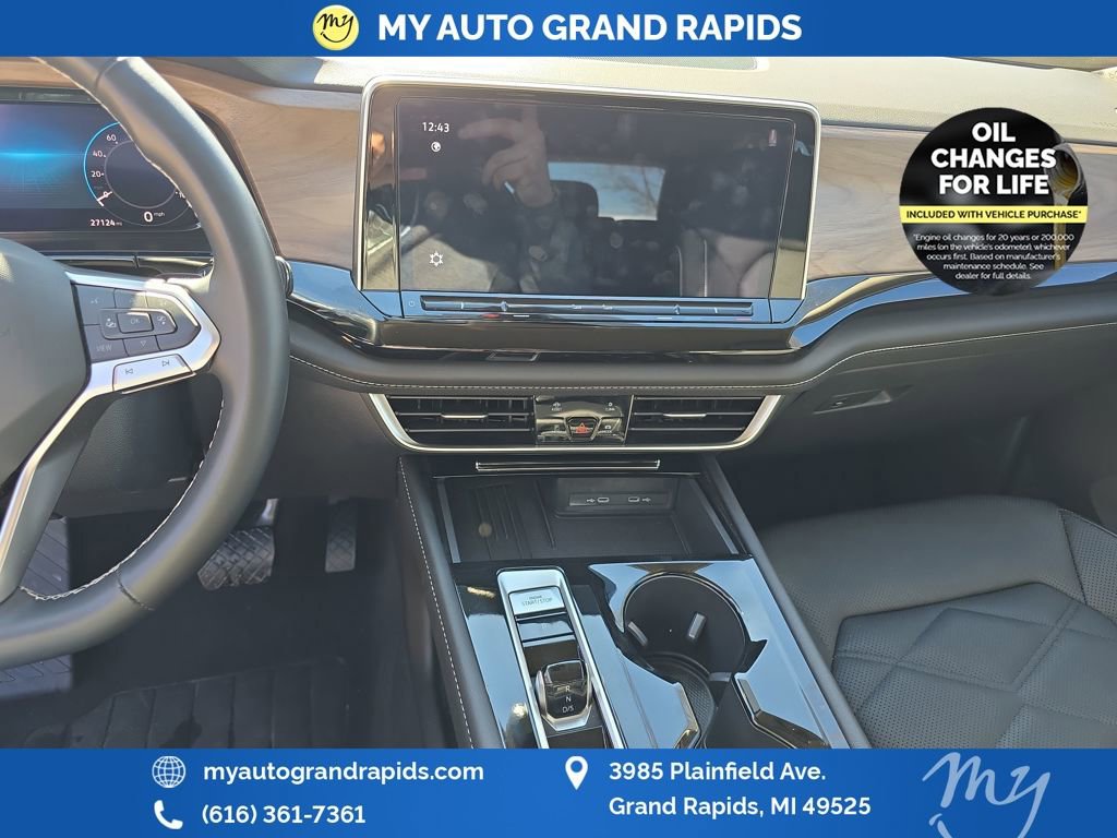 Used 2025 Volkswagen Atlas SE image 18