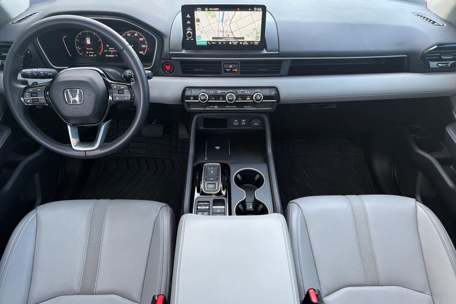 Used 2025 Honda Pilot Touring image 3