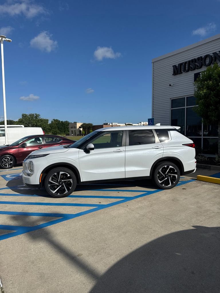 Used 2024 Mitsubishi Outlander SE Black Edition AWD/4WD image 3