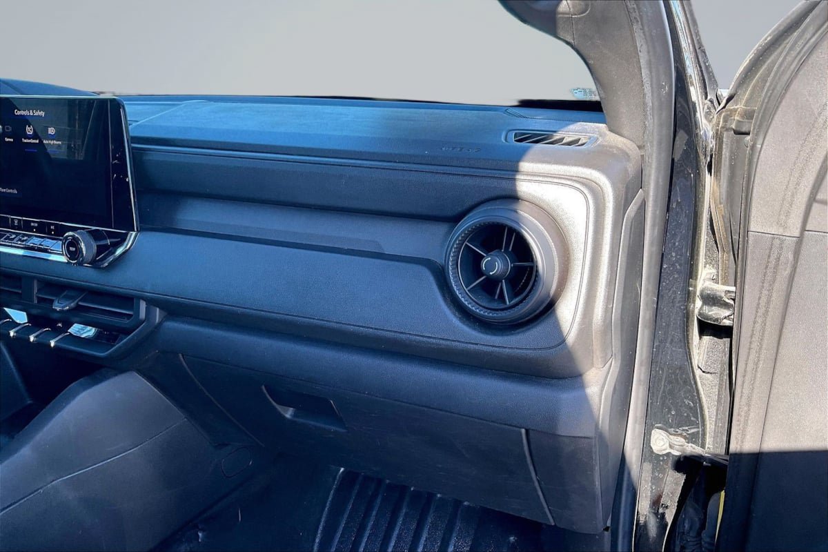 Used 2023 Chevrolet Colorado W/T RWD image 17