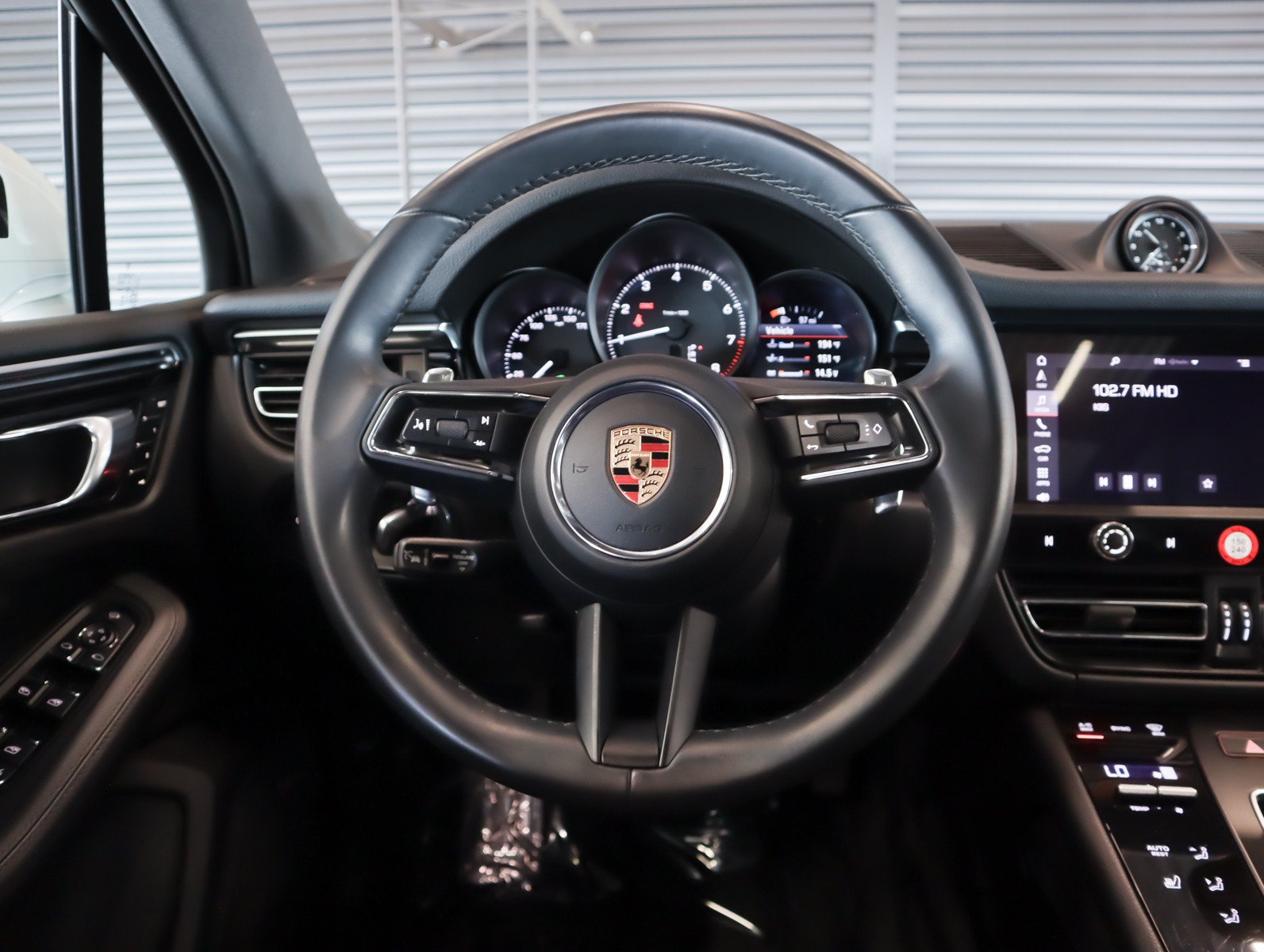 Certified 2024 Porsche Macan AWD/4WD image 15