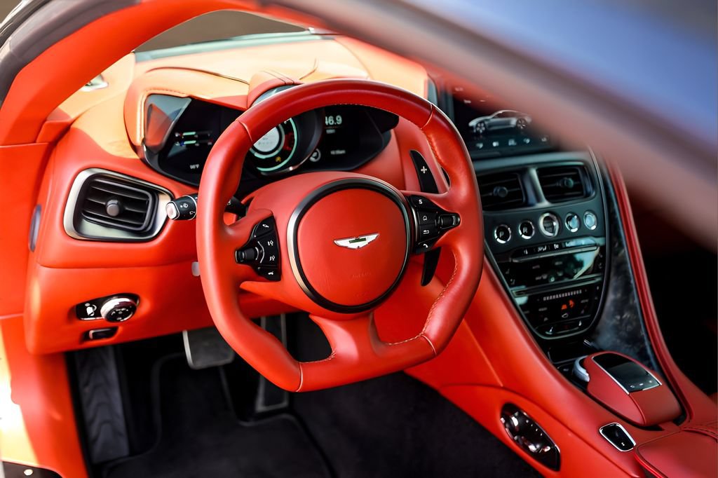 Used 2019 Aston Martin DBS Superleggera RWD image 11