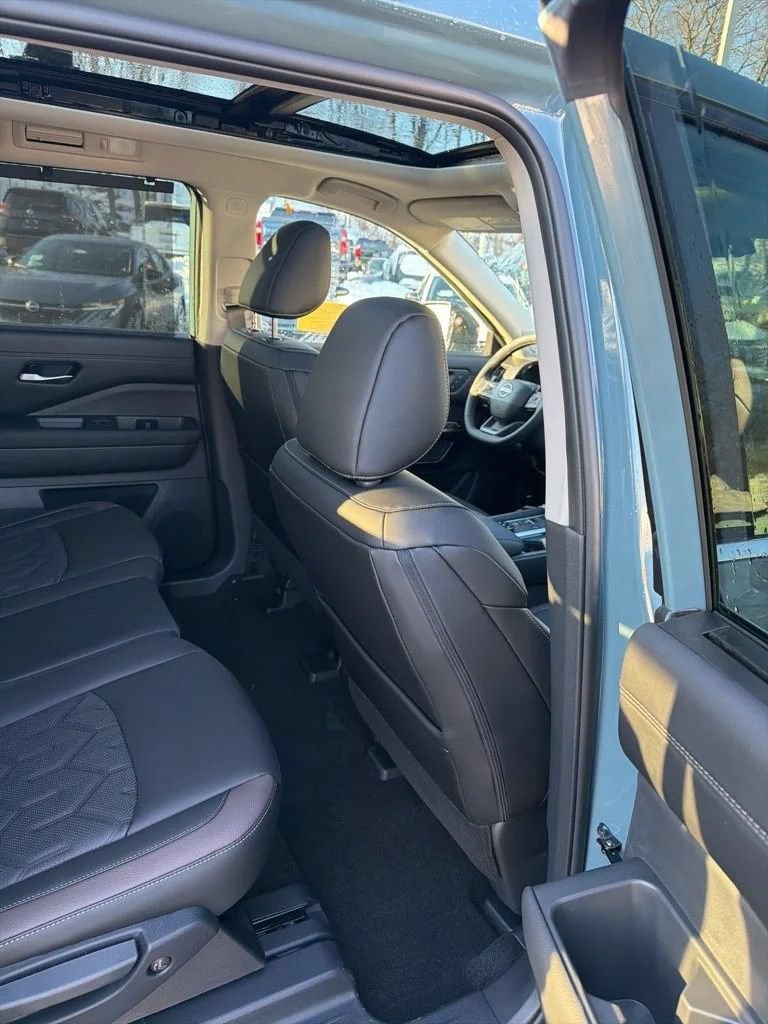 Used 2026 Nissan Pathfinder Platinum w/ Cargo Package AWD/4WD image 19