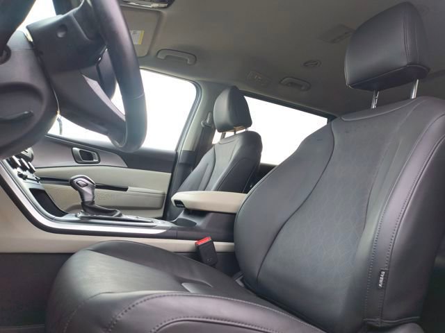 Certified 2024 Kia Carnival LX image 5