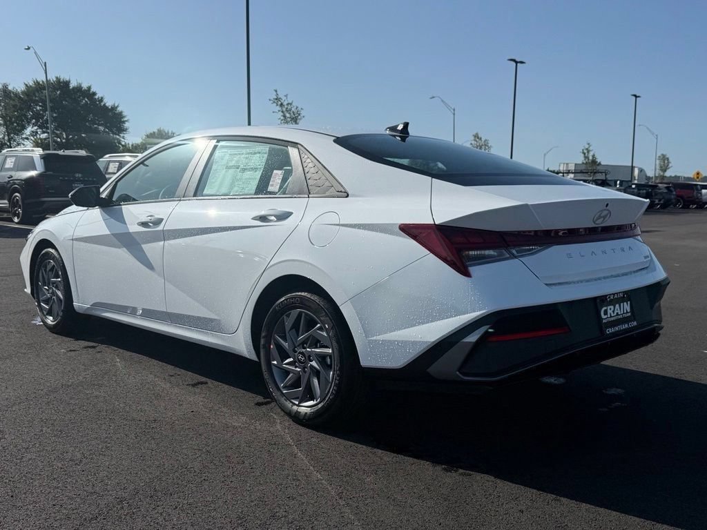 New 2026 Hyundai Elantra Hybrid FWD image 7