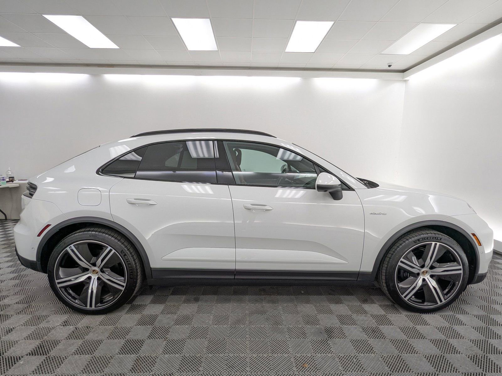 New 2025 Porsche Macan 4 Electric image 8