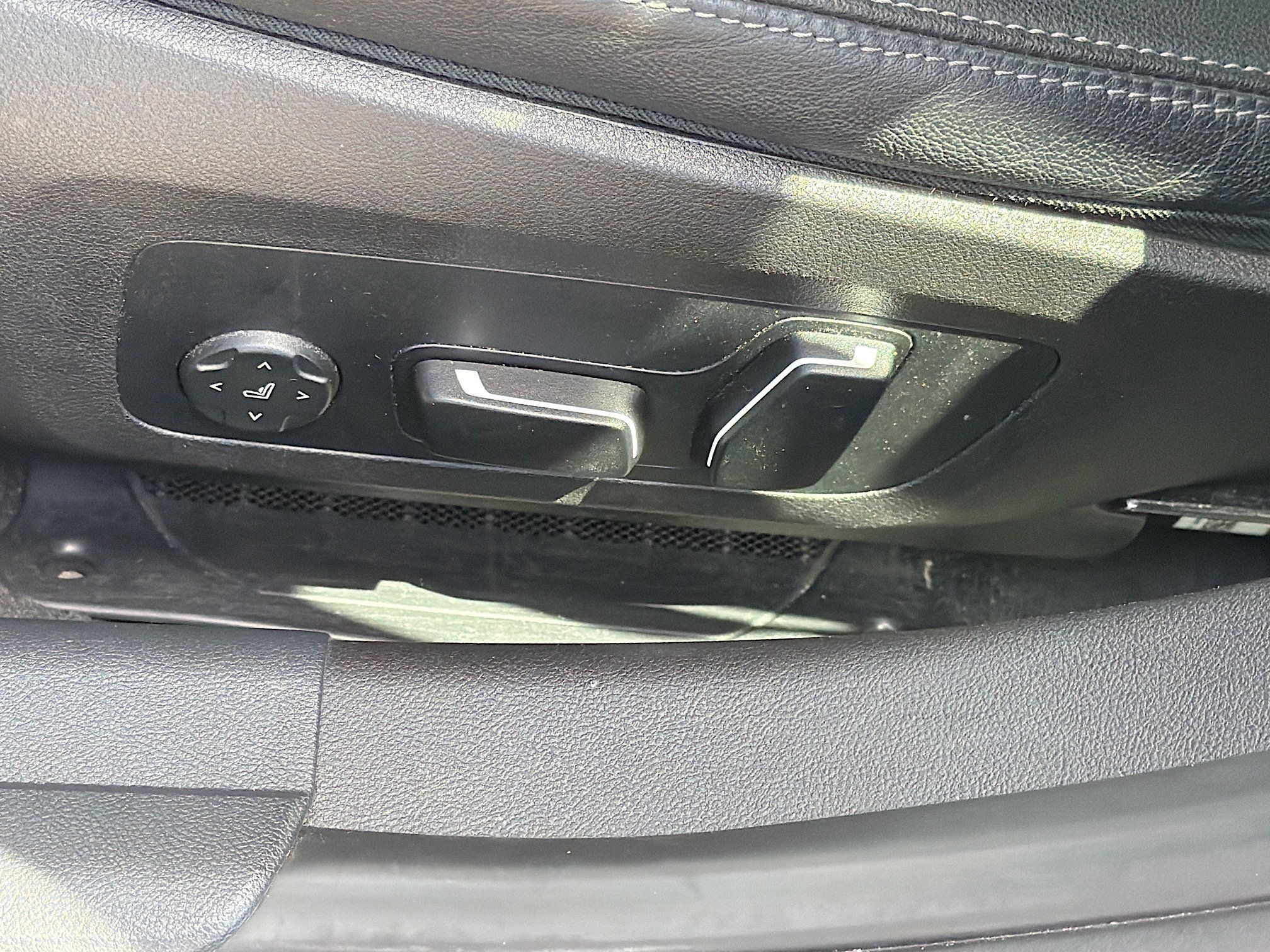 Used 2025 BMW 330i Sedan image 24