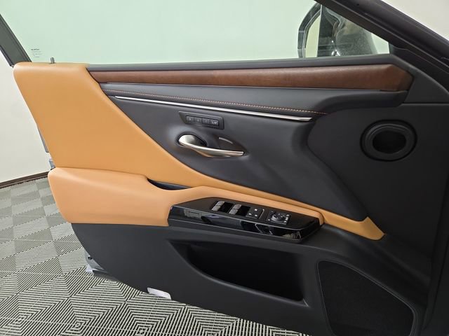 New 2025 Lexus ES 300h F Sport image 29